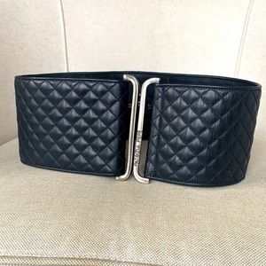 PATRIZIA PEPE BLACK LEATHER BELT. SIZE S.